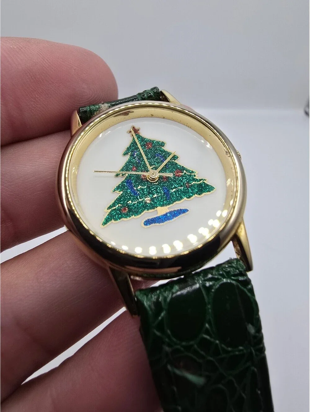 W. D. & Co Women’s Quartz Analog Watch Christmas Tree Dial Gold Tone Green Strap